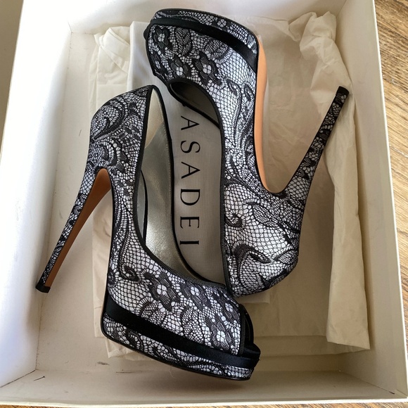 Casadei Heels 7.5 - Picture 1 of 8